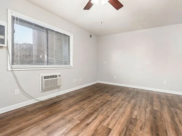 80 W. Lane Avenue — Photo 6