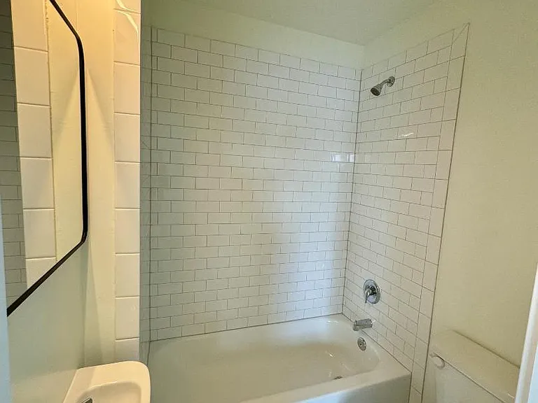 412 W 20th St #4 — Photo 4