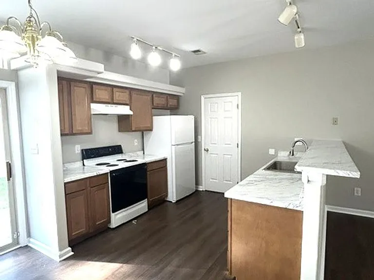 2741 Jacquelyn Ln — Photo 7