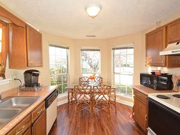 5th image of 3685 Smallwood Ln E