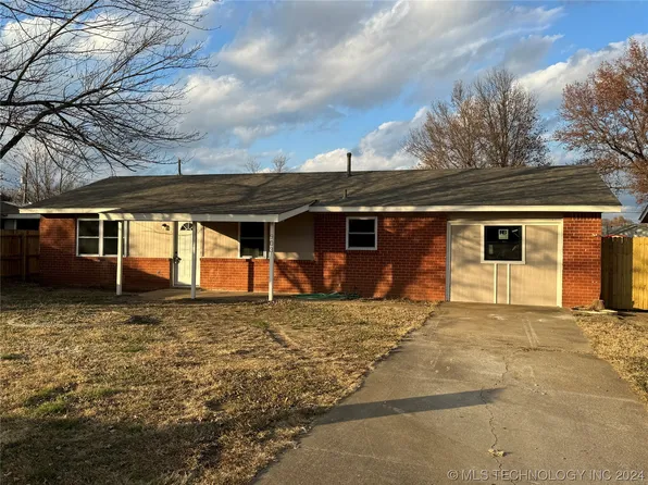 903 NE 5th St, Wagoner, OK 74467