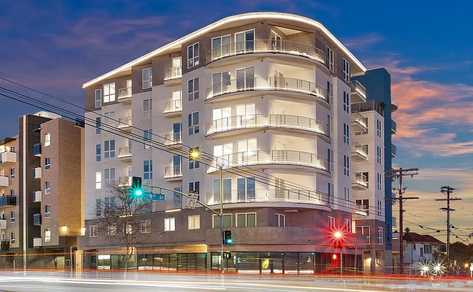 Live La Brea — Photo 1