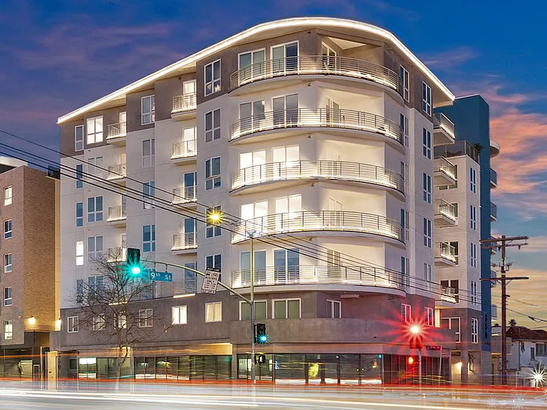 Live La Brea — Photo 1