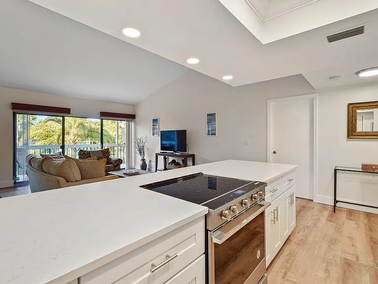 11863 Wimbledon Cir #509 — Photo 7