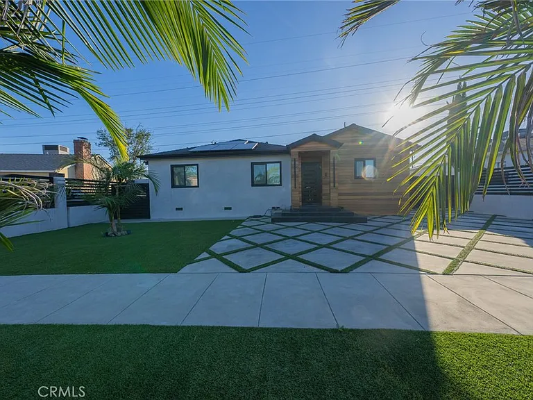 7719 Rhodes Ave — Photo 2