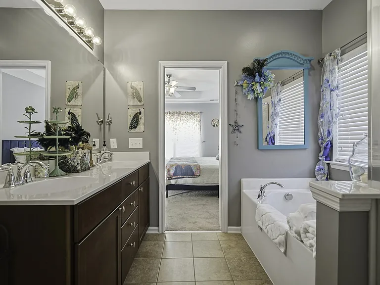 225 Urbano Ln — Photo 28
