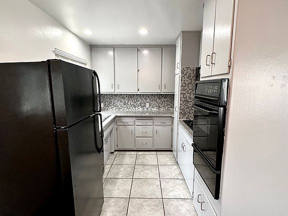 5th image of 307 S Clark Dr APT 3