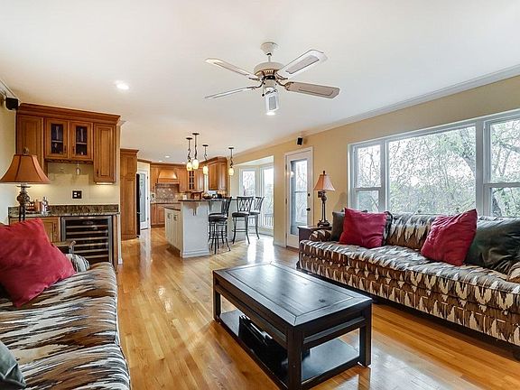 2nd image of 8196 Heatherwood Dr