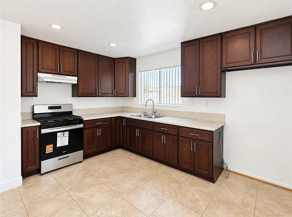 2 bed, 1000 sqft, $2,600 — Photo 3