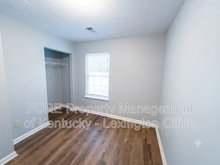 1034 Marshall Park Dr — Photo 16