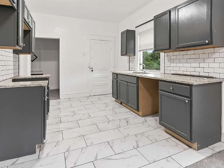 3417 Brooklyn Ave — Photo 12