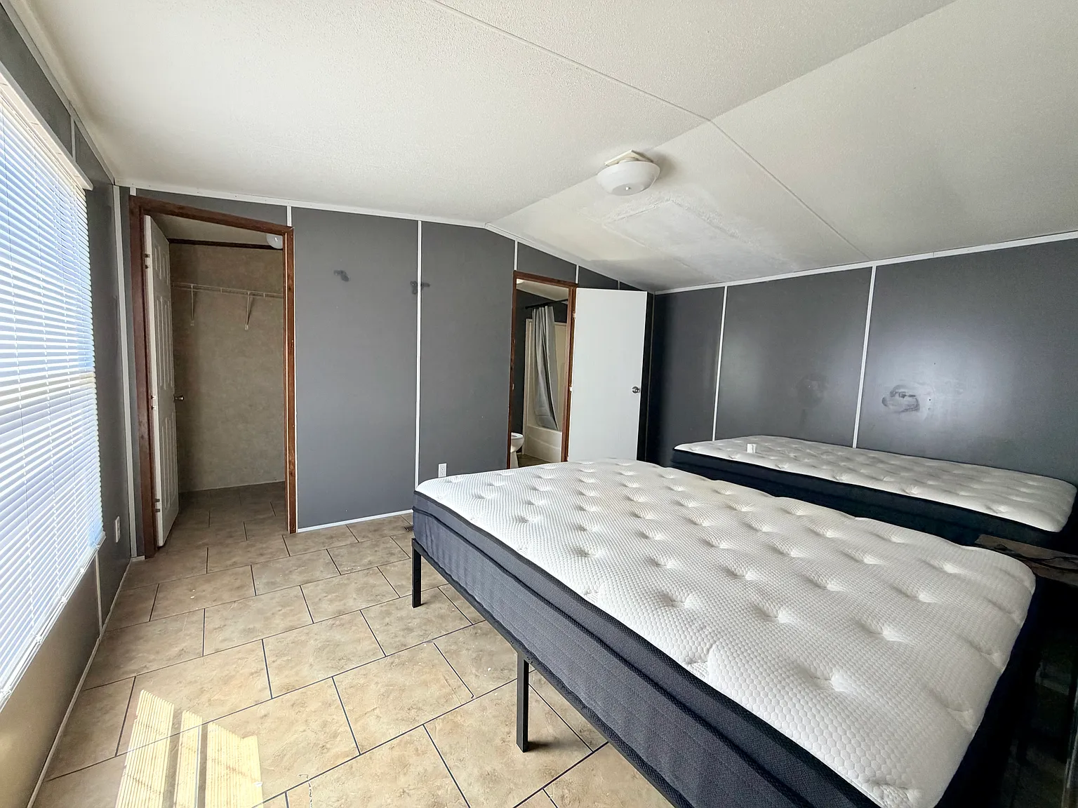 3 bed, 1152 sqft, $940 — Photo 4