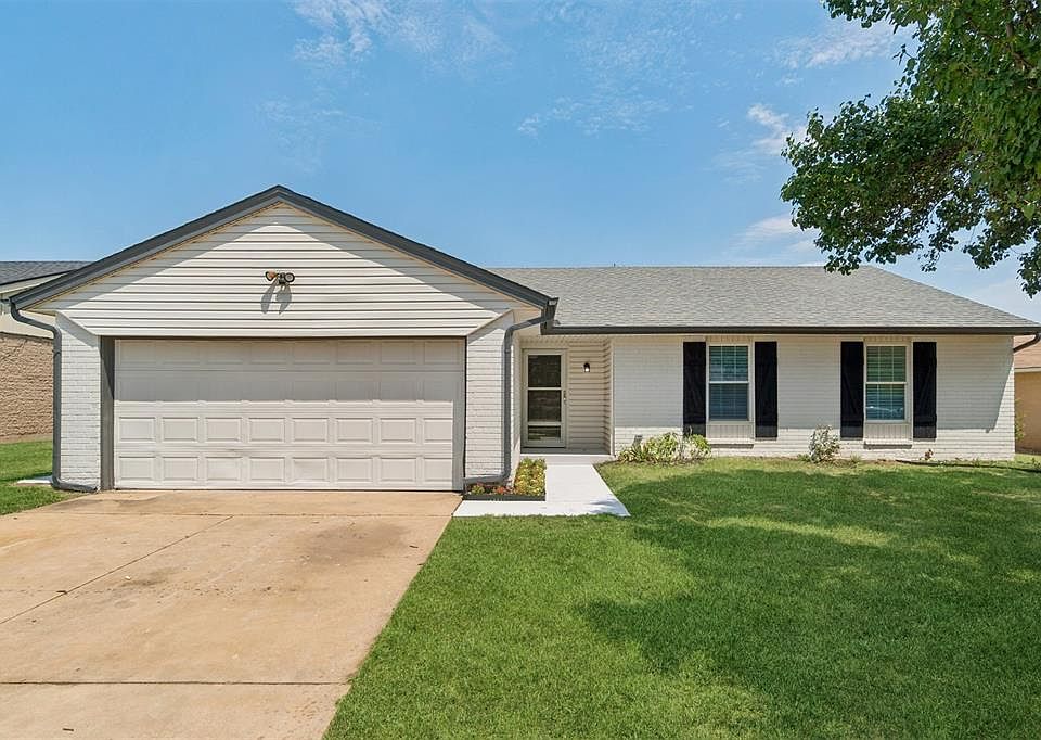 1st image of 208 N English Dr