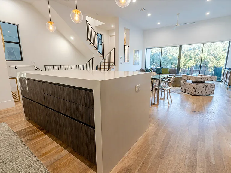 709 Memorial Heights Dr — Photo 20