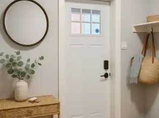 569 Sherbrooke St #1A, Peterborough, ON K9J2P4