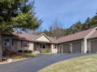 7689 Cascade Rd SE, Grand Rapids, MI 49546