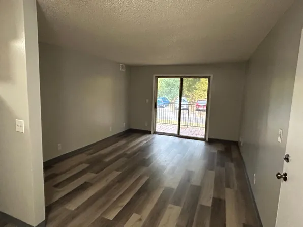 1225 66th St APT 7, Windsor Heights, IA 50324
