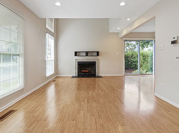 4th image of 219 Acorn Dr
