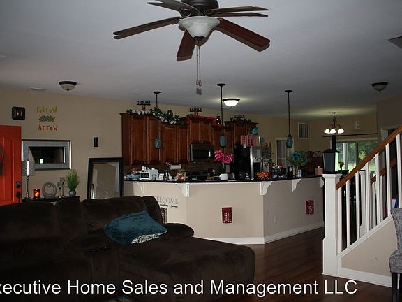 4th image of 201 E Lake Dr