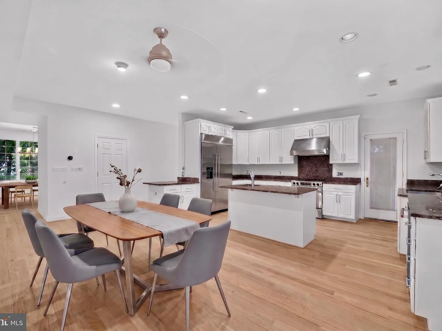 8 bed, 6.5 bath, 7626 sqft, $12,000 — Photo 1