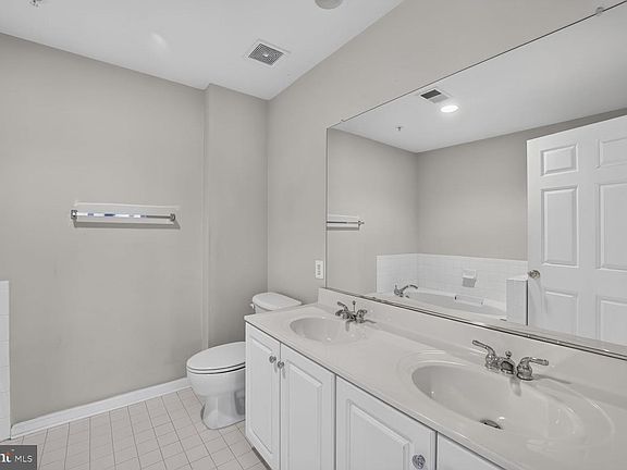 5th image of 821 Capitol Square Pl SW