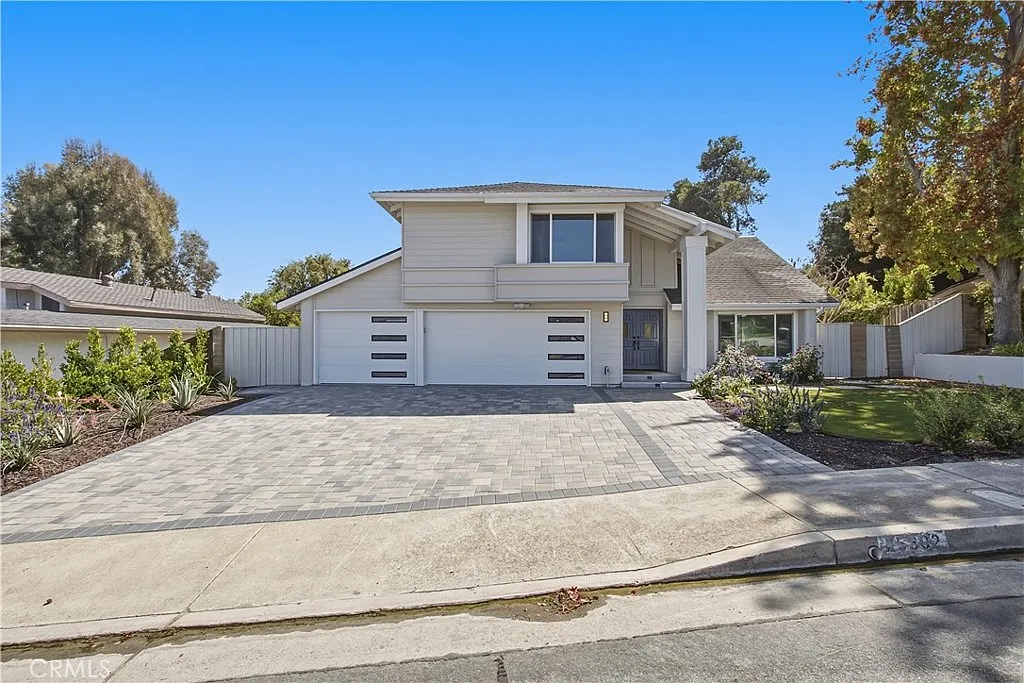 4 bed, 3.5 bath, 2474 sqft, $6,495 — Photo 3