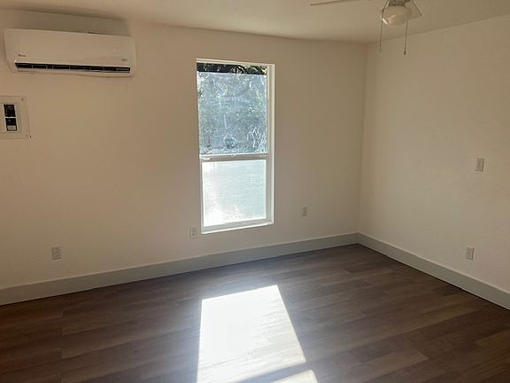 5th image of 302 Hope Dr