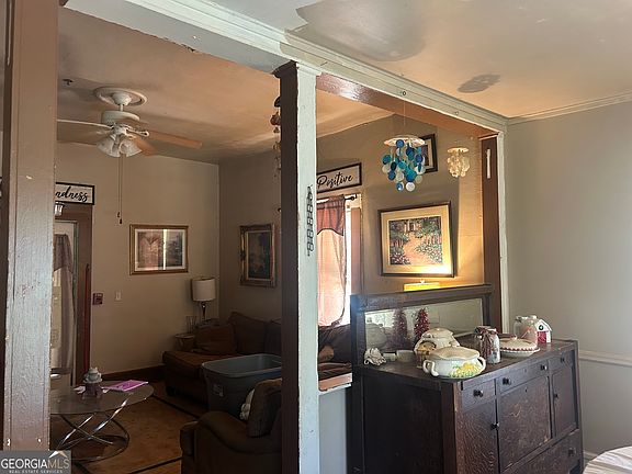 3rd image of 407 Boulevard