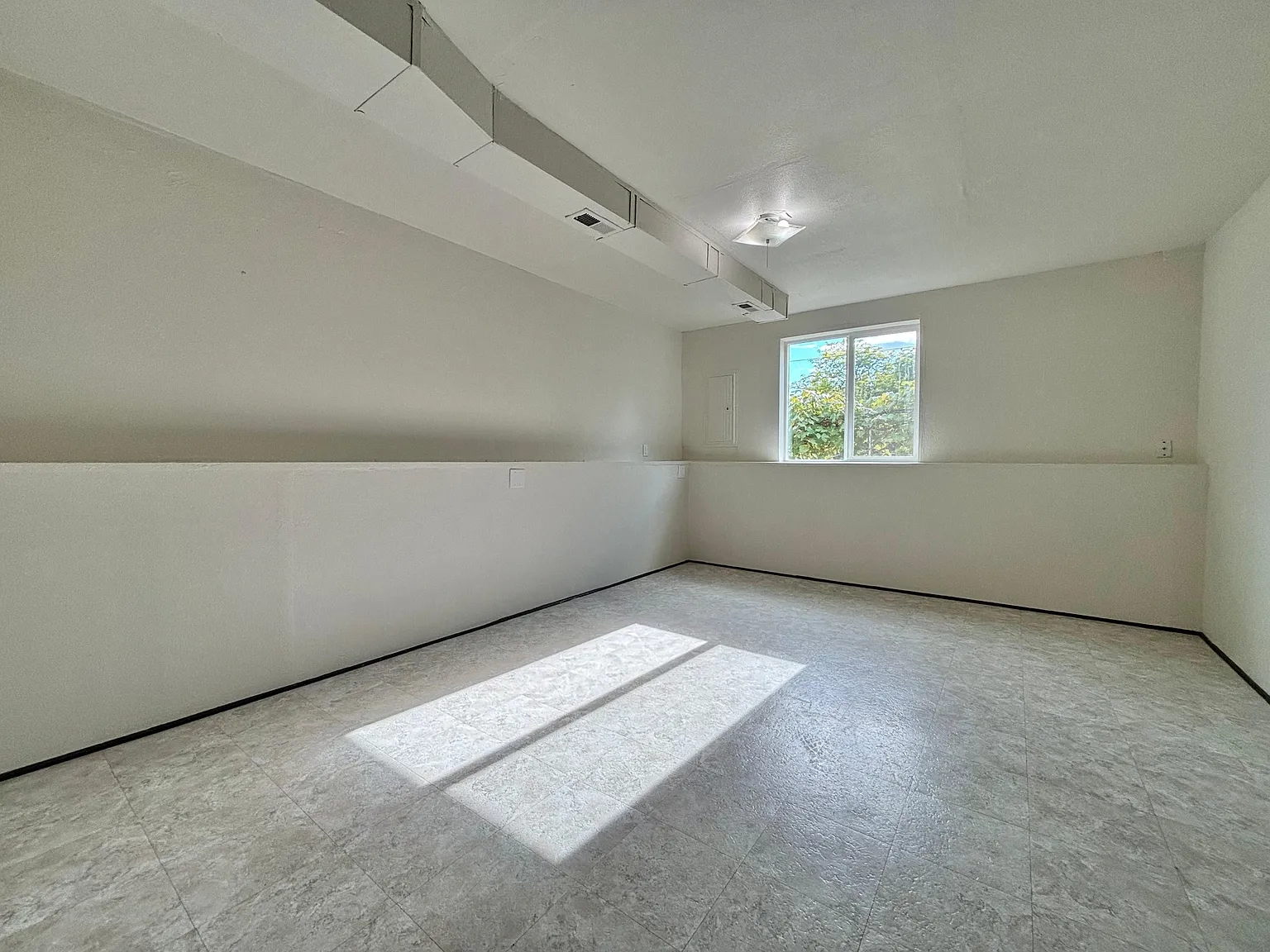 2 Bedroom Duplex almost 1,000 SQ Ft! — Photo 3