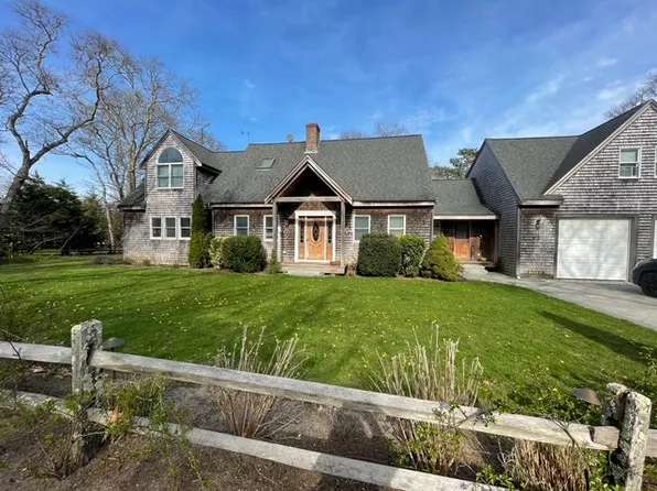 68 Front St, Oak Bluffs, MA 02557