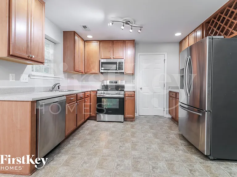 803 Steam Boat St — Photo 6