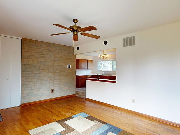 5th image of 2293 Michigan Ave