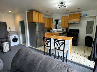 1515 1/2 Thompson Rd, Coos Bay, OR 97420