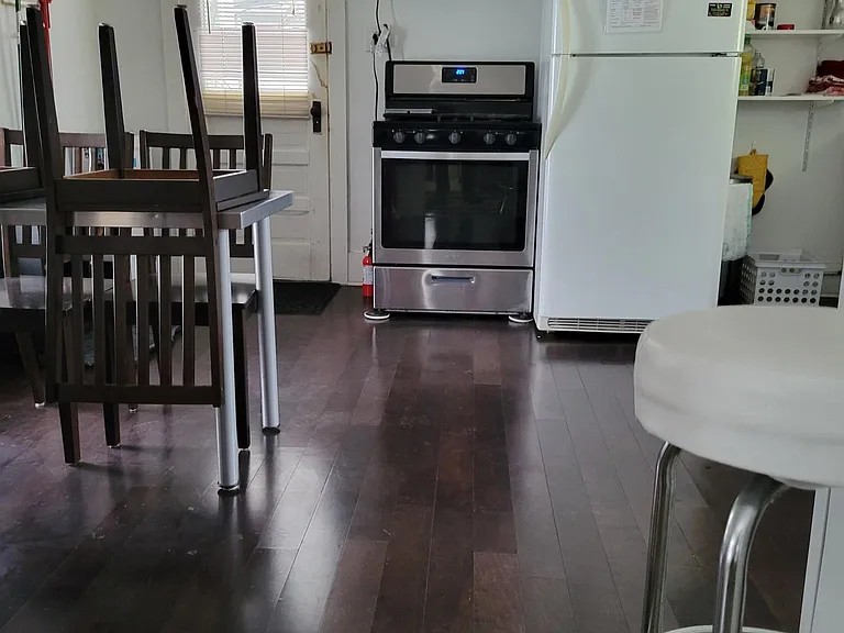 290 E 1st St #2-6 — Photo 28
