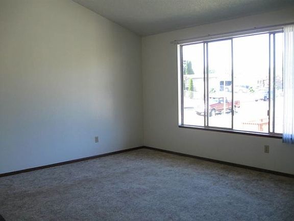 3rd image of 71 Veys Dr APT A