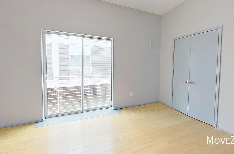295 McDonald Ave — Photo 29