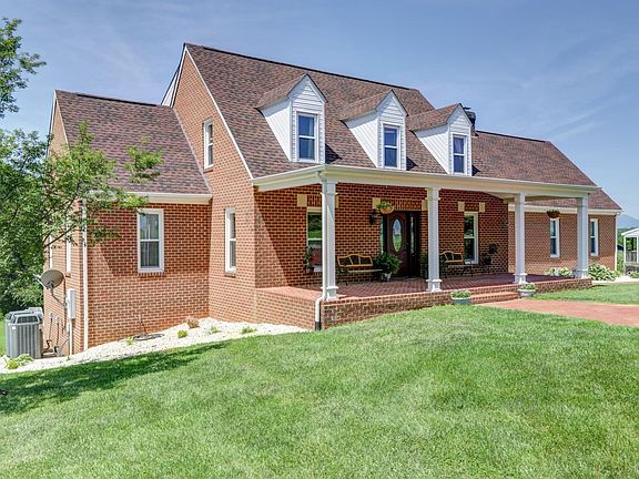 3rd image of 102 Harmony Ln