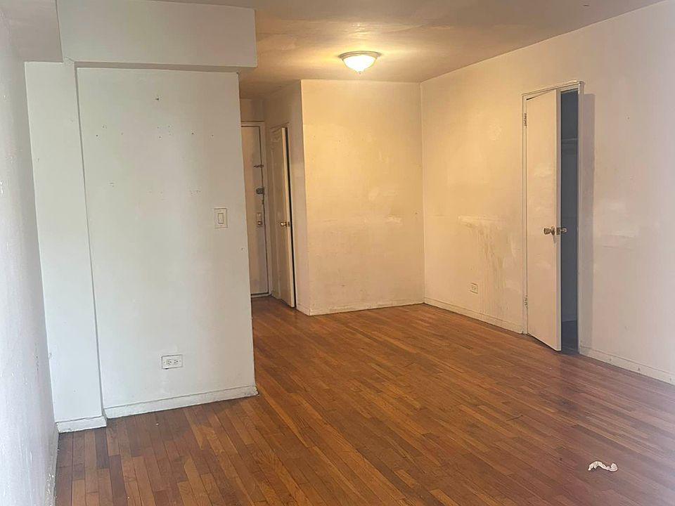 1st image of 2321 Andrews Ave N #4R