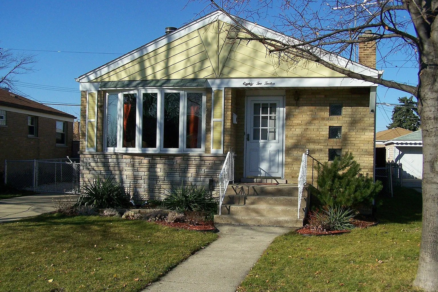 8212 S Tripp Ave photo 1