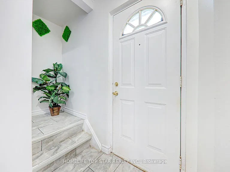 50 Chestnut Cres — Photo 2