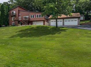 18121 242nd Ave, Bettendorf, IA 52722