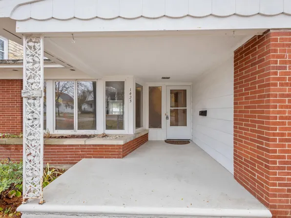 1423 Grignon St, Green Bay, WI 54301