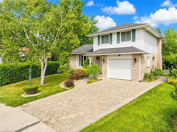 46 Lombardy Ct, Kitchener, ON N2M 1W7