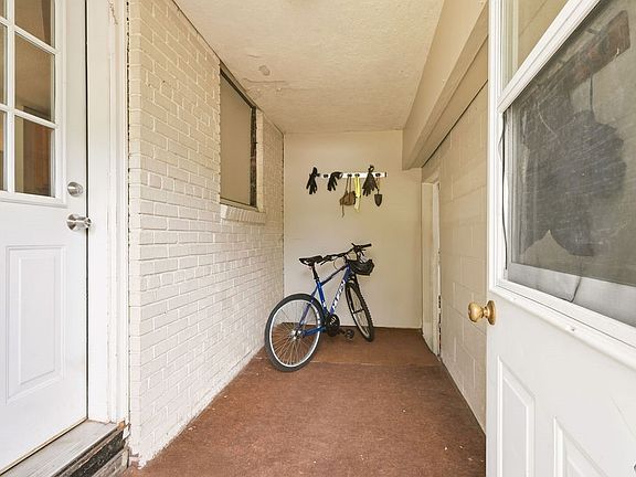 5th image of 315 Russell Ave