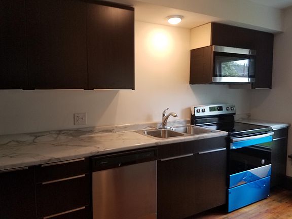 4th image of 952 E Tabor St