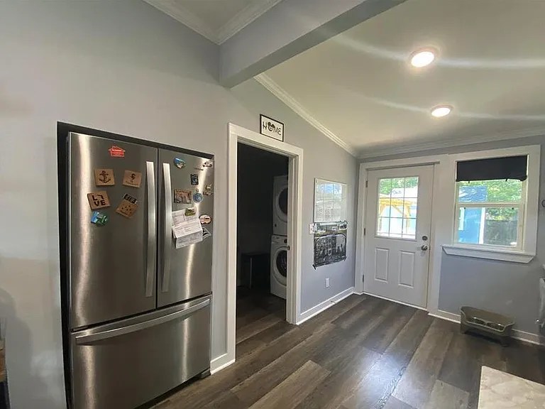1106 W Gregory St — Photo 15