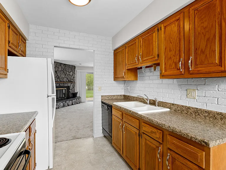 6205-6207 N Northmoor Ct — Photo 35