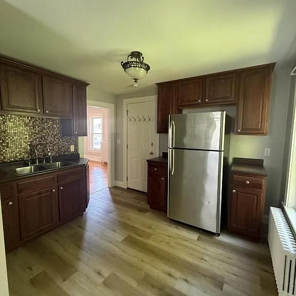 304 Grove St — Photo 1