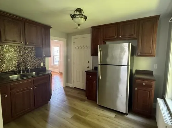304 Grove St, Fall River, MA 02720
