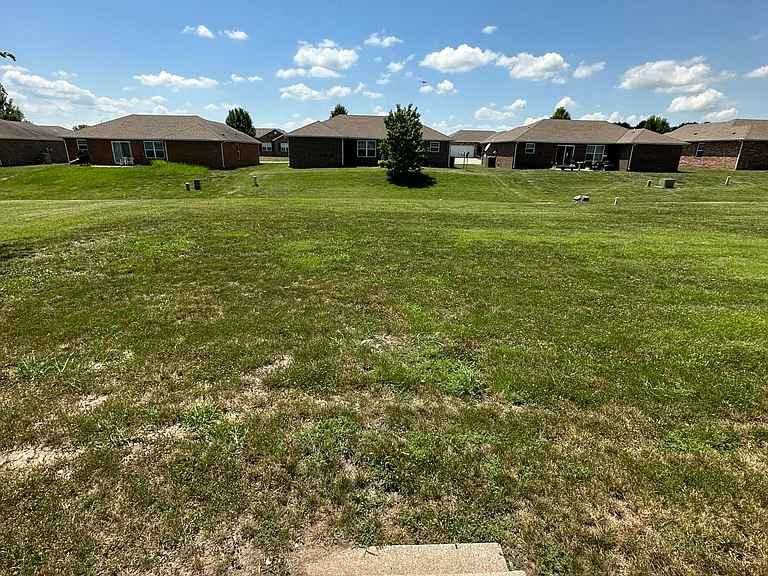 812 Wix Ln — Photo 11
